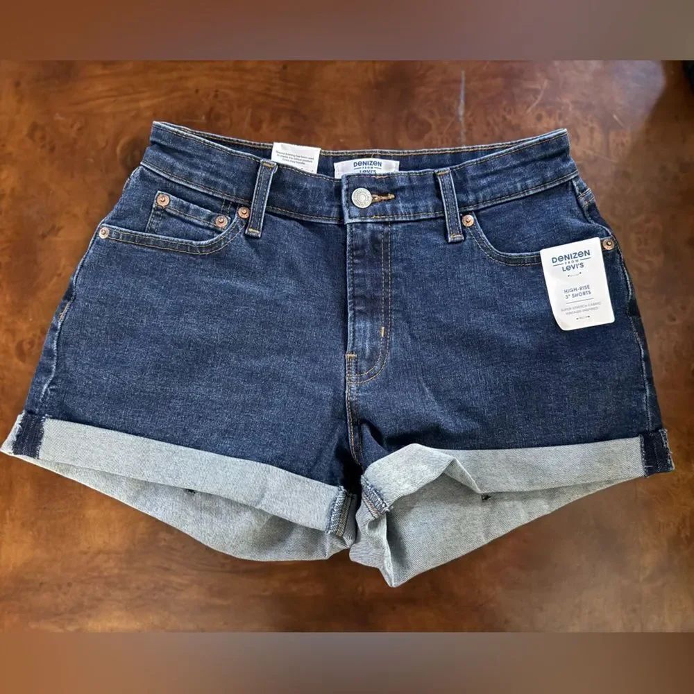 Denizen Women's by Levi's High Rise 3" Shorts NWT Size 4 W27